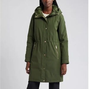 Water Resistant Quilted Coat
Michael Kors - Size: M